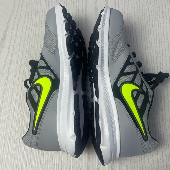 Nike Downshifter Sneakers in Grey, Volt & Black Men Sz 7 - Picture 8 of 12